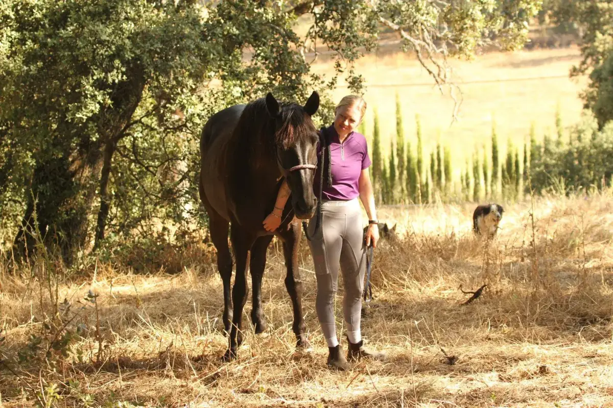 Lea Nada doing equine-assisted therapy in Ronda, Andalusia